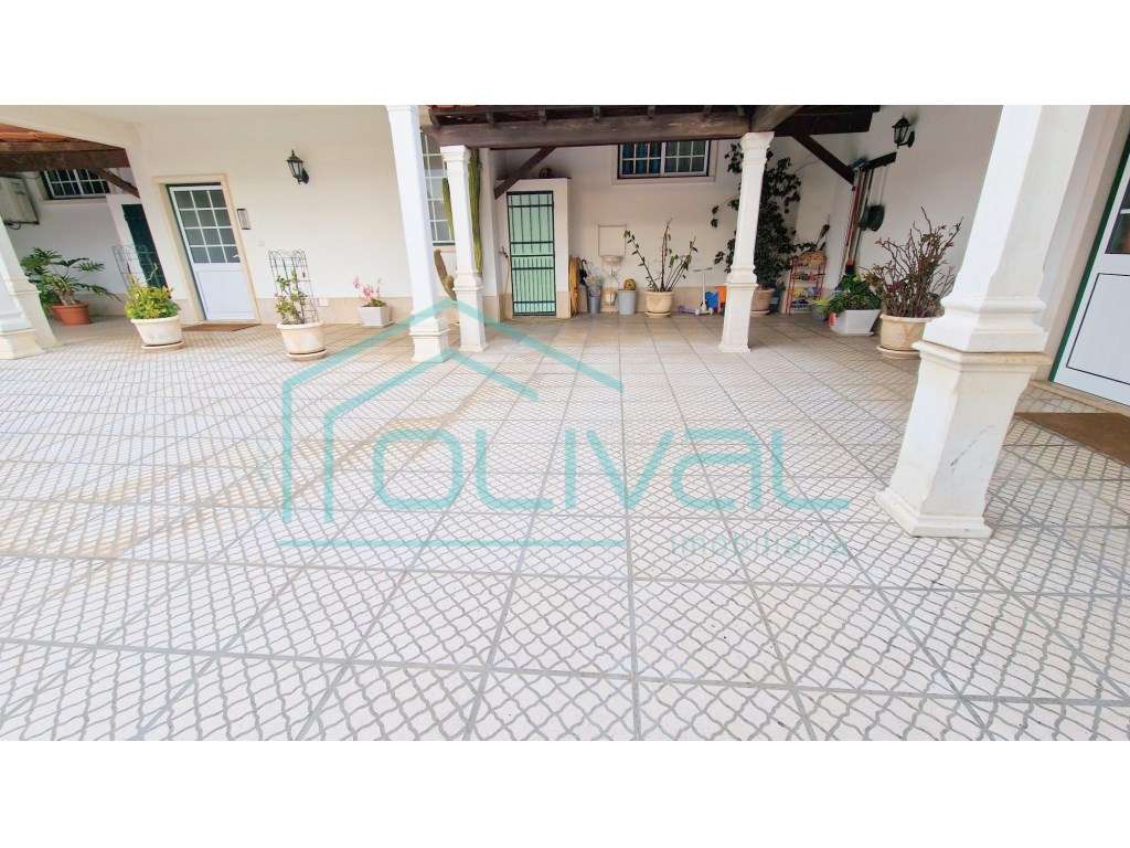 Espaço Comercial com armazéns-24