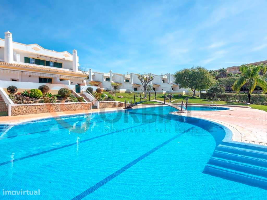 Moradia V2 para venda, inserida em condomínio privado com piscina, ...-29