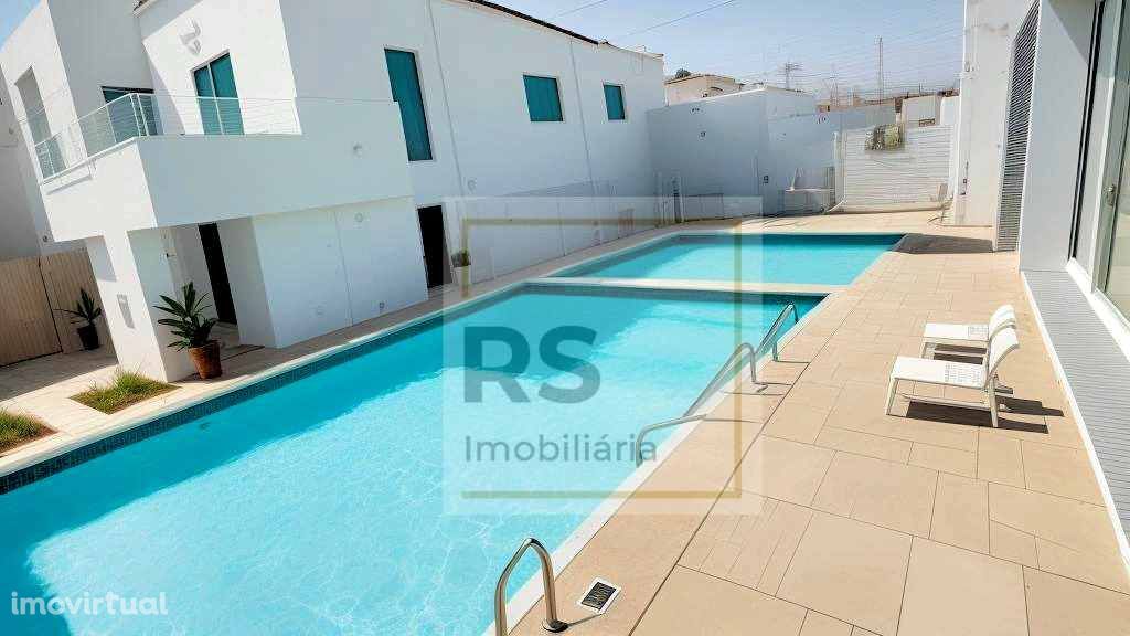 Moradia T4 com piscina em Famões