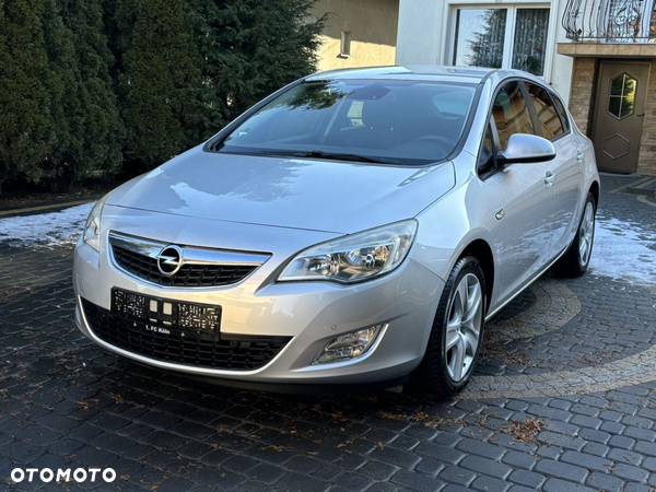 Opel Astra 1.4 Turbo 150 Jahre - 3