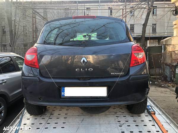 Dezmembrez Renault Clio 3 2007 - 3