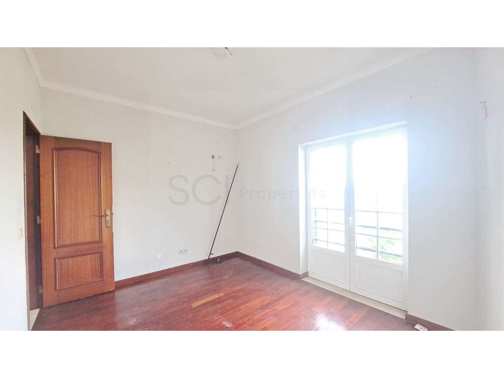 Moradia T3 +1 independente com garagem e piscina em Sesimbra-21