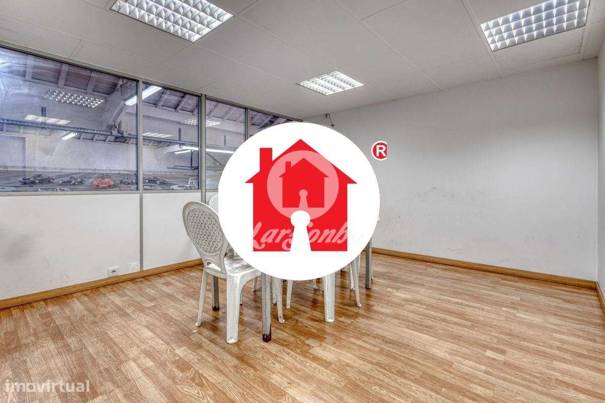 Armazém com excelente localização em Campanhã - Grande imagem: 4/10
