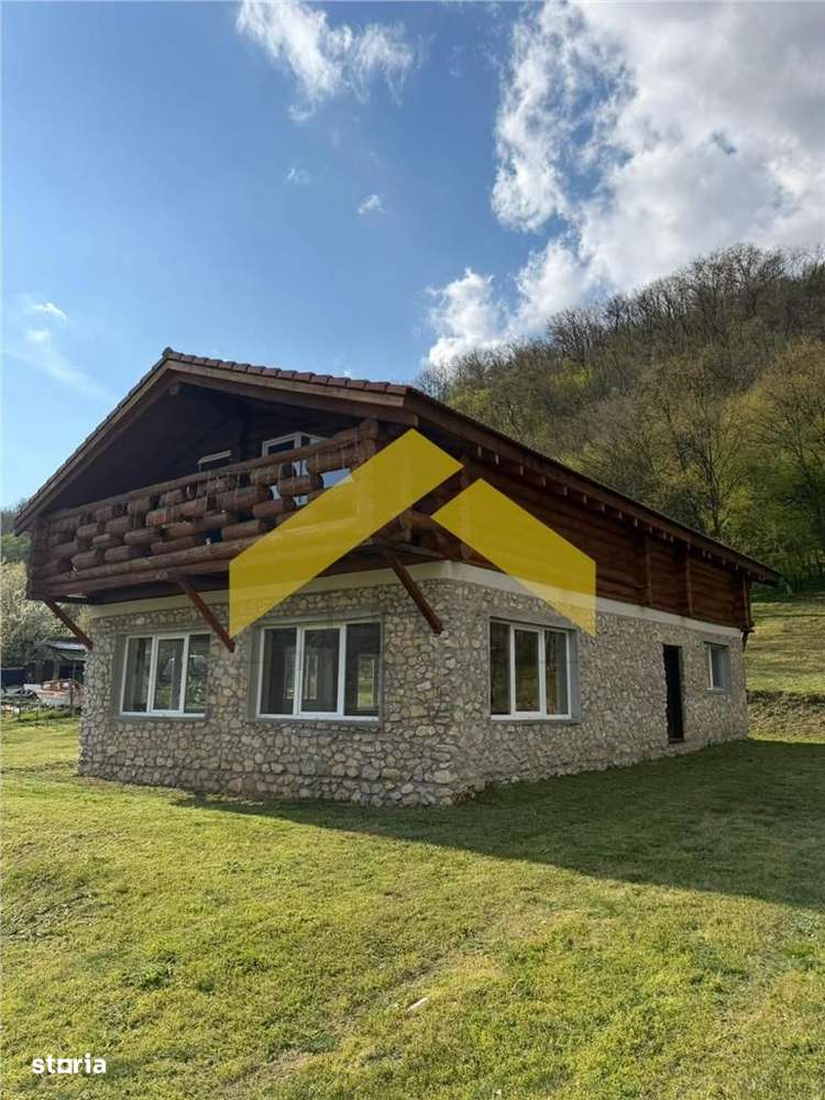 Cabana din piatra de codru si busteni pe Clisura Dunarii, Caraș-S-0