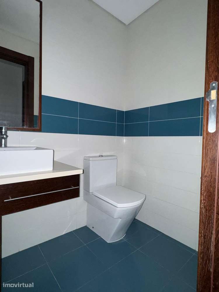 Imóvel de banco :T4 com varanda, garagem em Torres Vedras-25