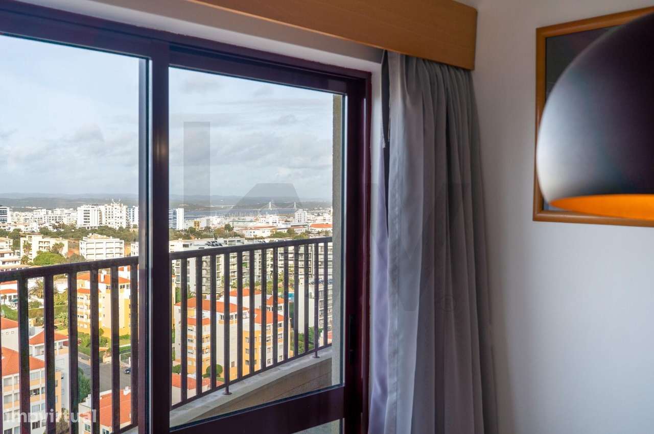 VISTA MAR/RIO/SERRA! T1 no 15º Andar situado na Praia da Rocha (Portim - Grande imagem: 5/28