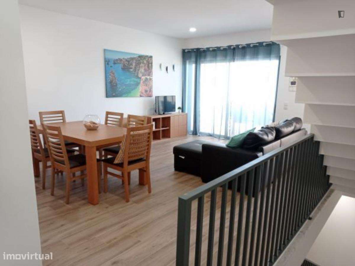 Casa com 3 quartos - localizado em Lagos - Grande imagem: 3/25