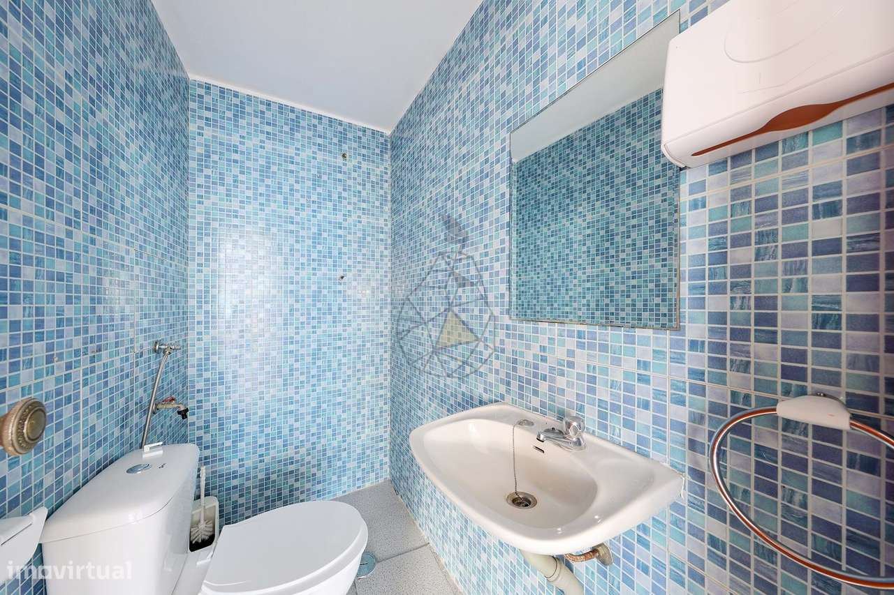 Loja comercial com duas entradas no centro histórico de Alvor - Grande imagem: 5/28