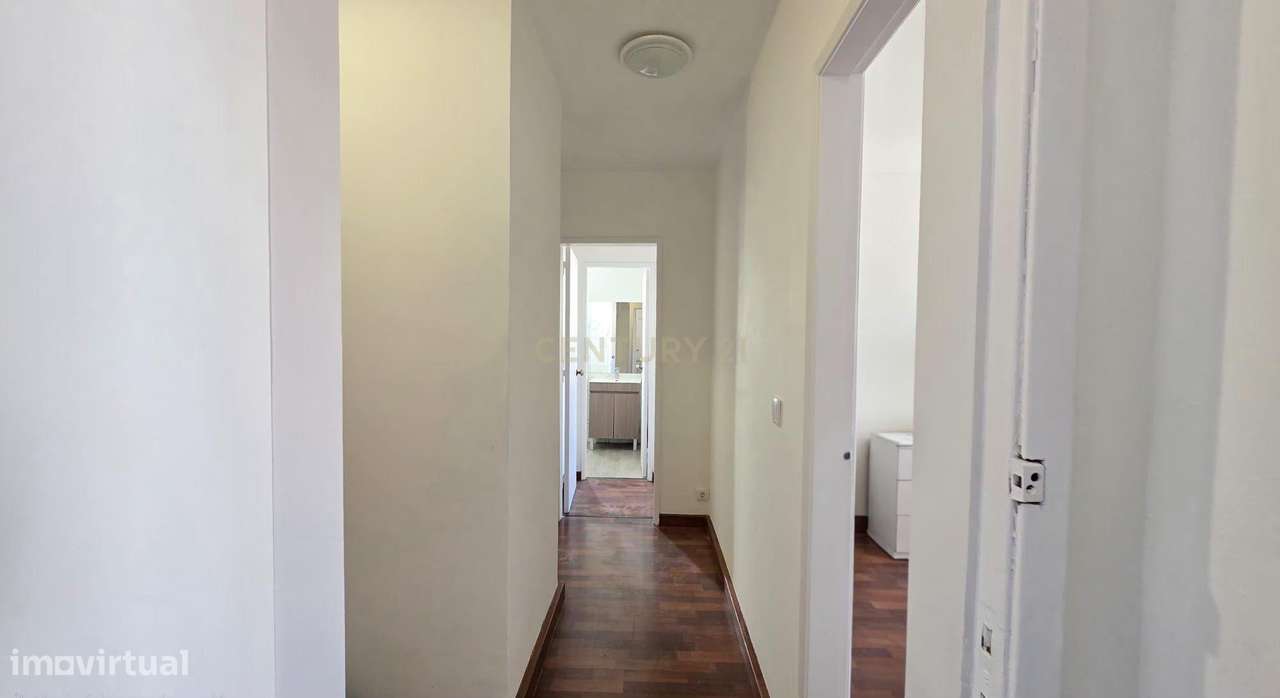 Apartamento T5 Duplex com Vista Panorâmica em Loures-14