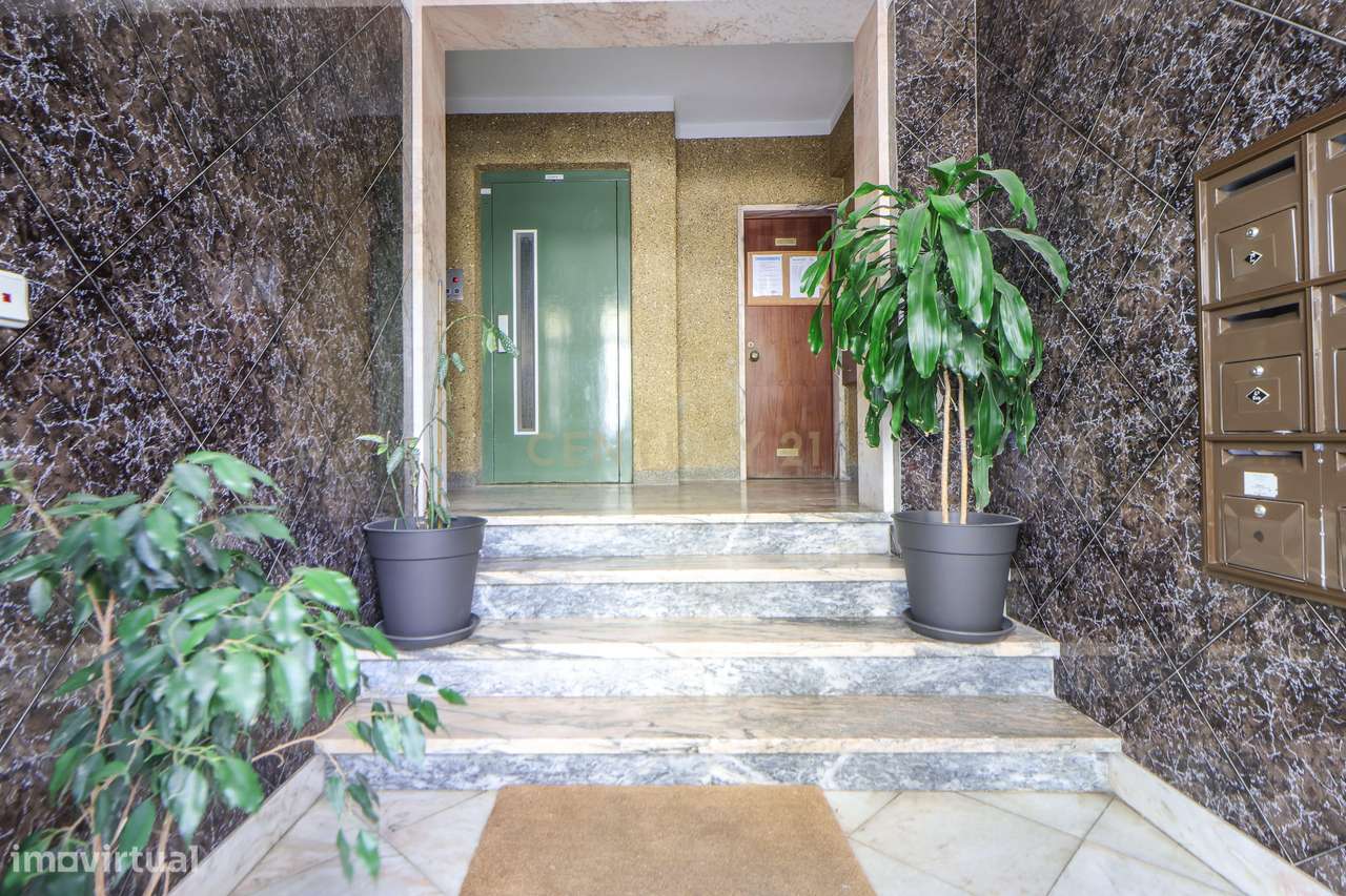 Apartamento T4, moderno e luminoso no Seixal-29