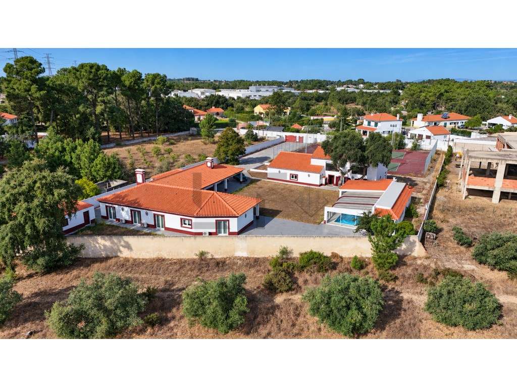 Quinta com 2 Moradias, 2 Campos de Ténis e Piscina, para Venda em P...-3