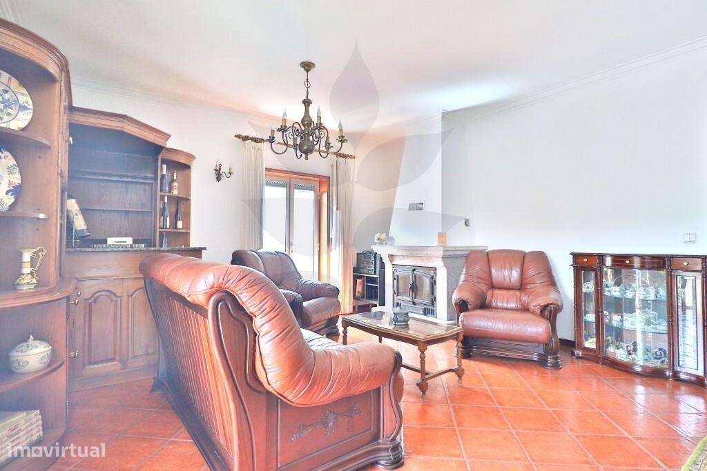 Andar Moradia T3 no Centro de Vila Verde | Mobilado e Equipado | Com G-22