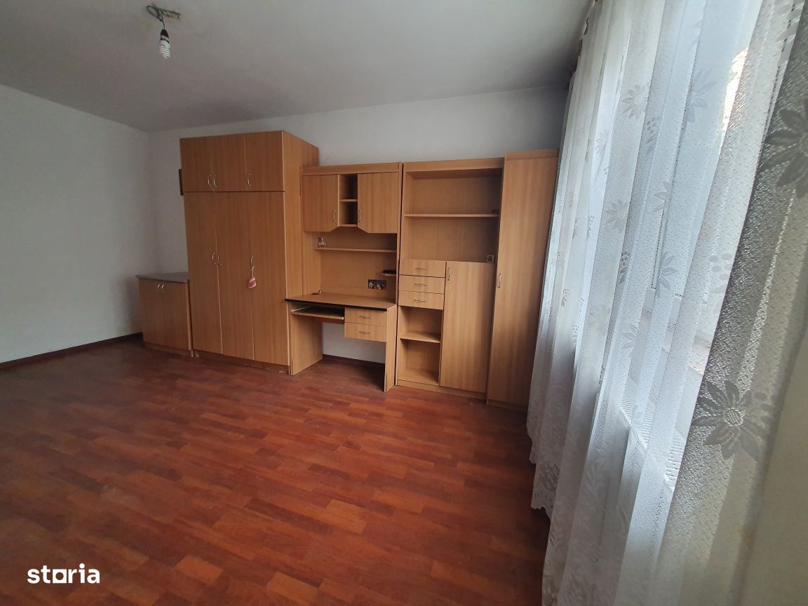 Garsoniera zona Alexandru-Zimbru, bloc de apartamente, mutare imediata