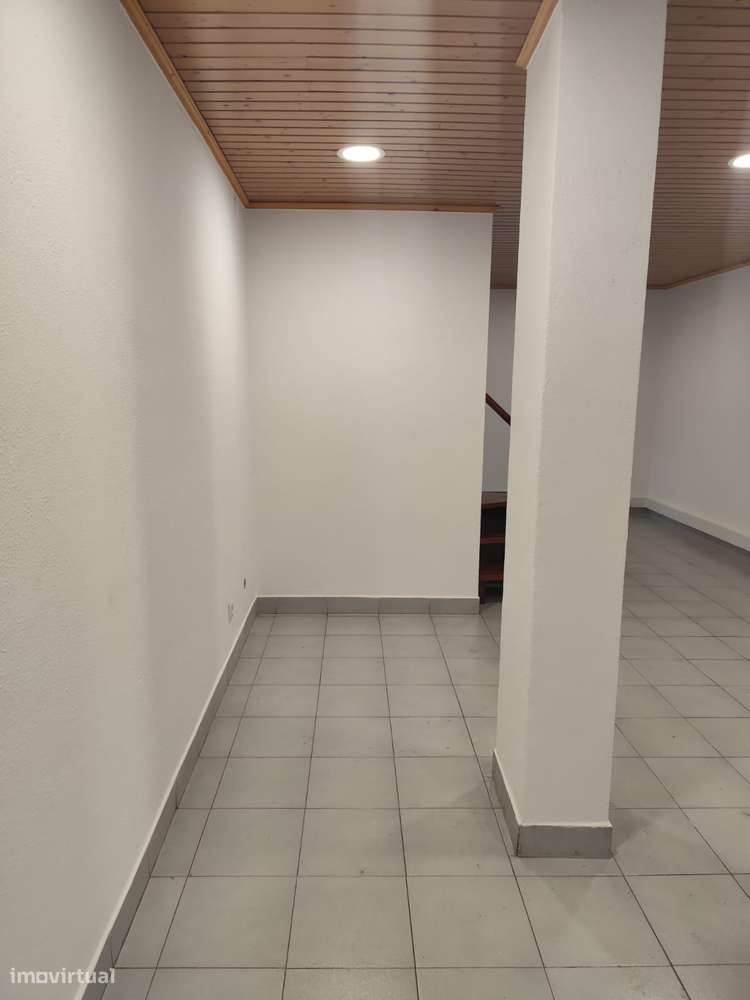 MONTE DA CAPARICA - Loja transformada em habitação T1 - Grande imagem: 3/14