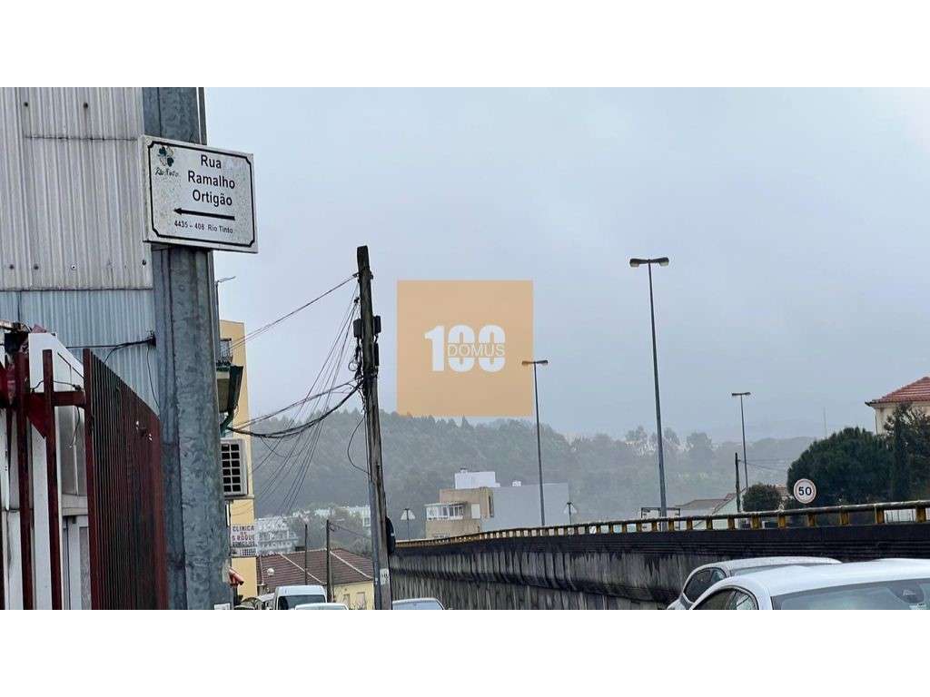 Espaço comercial com potencial para habitação T3 em Rio Tinto - Grande imagem: 4/26