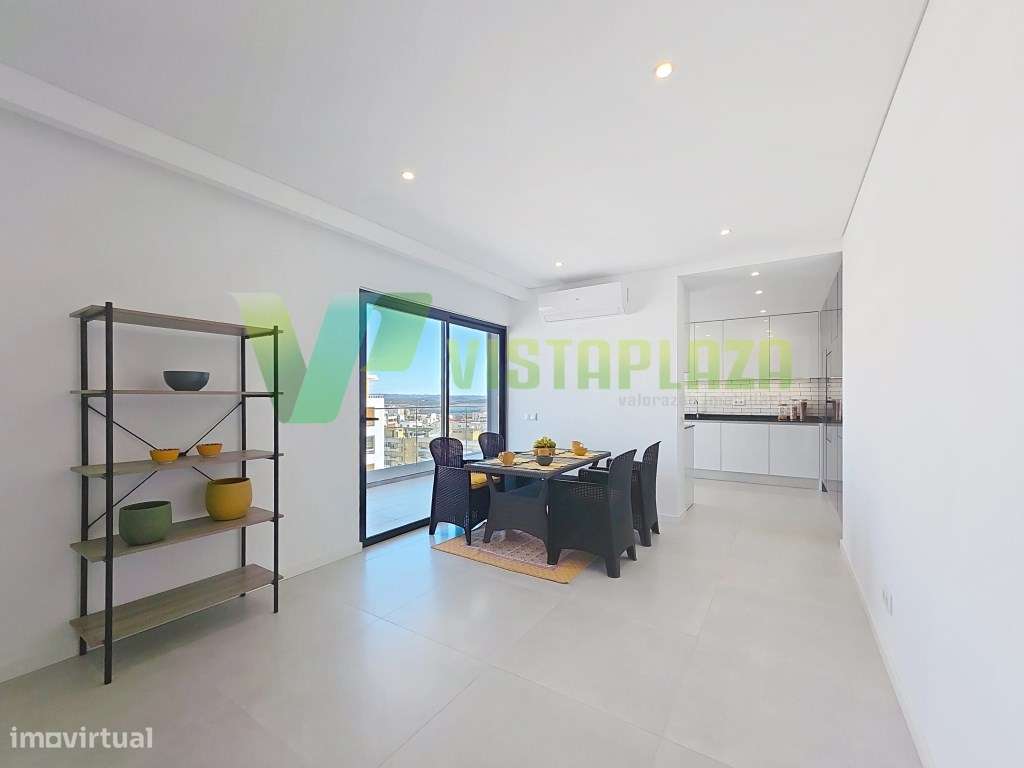 Apartamento Duplex com Terraço e Vista Panorâmica, piscina e garage...-11