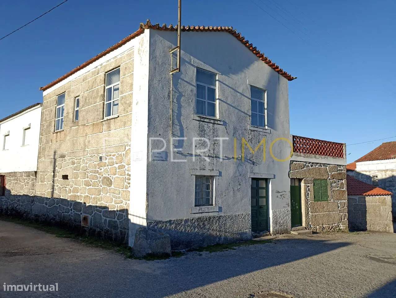 MORADIA DE ALDEIA, com anexos e quintal próximo - Grande imagem: 4/25