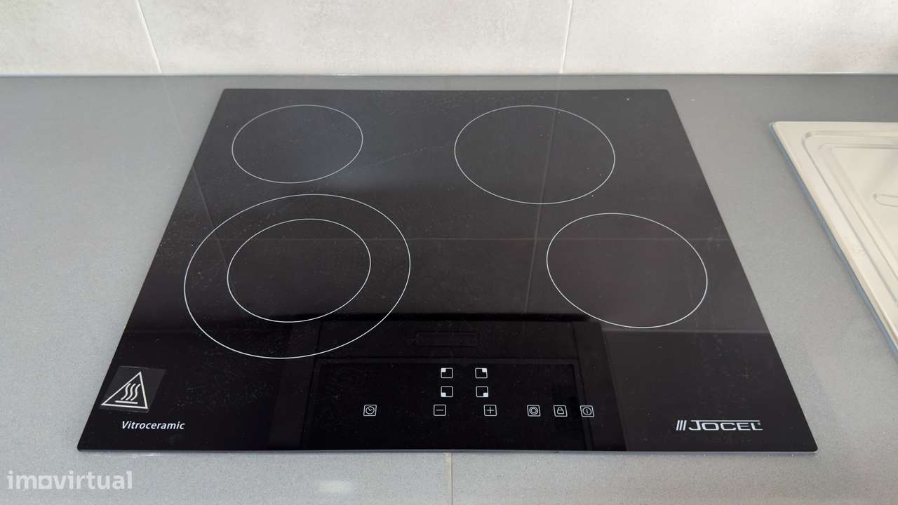 T2+1 renovado com área exterior no Feijó-7