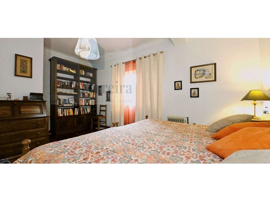 Moradia T5 com jardim privado e garagem !!-39