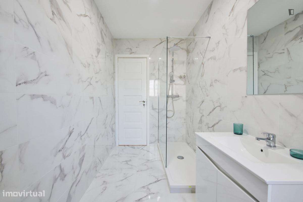 Quarto - localizado em Roma-Areeiro Lisbon - Grande imagem: 5/10