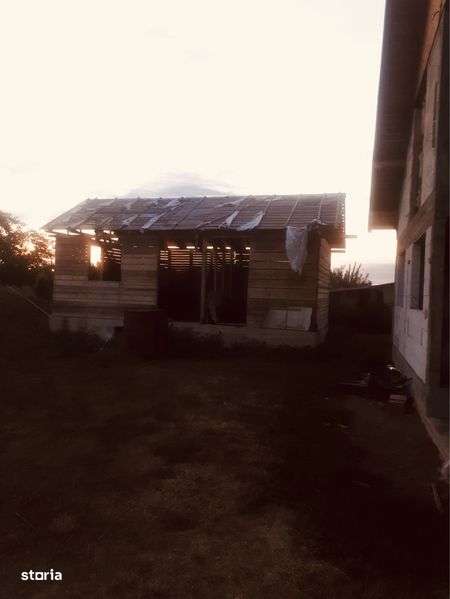 Vila la rosu amplasata in suburbia orasului Buhusi - Imagine principală: 5/6