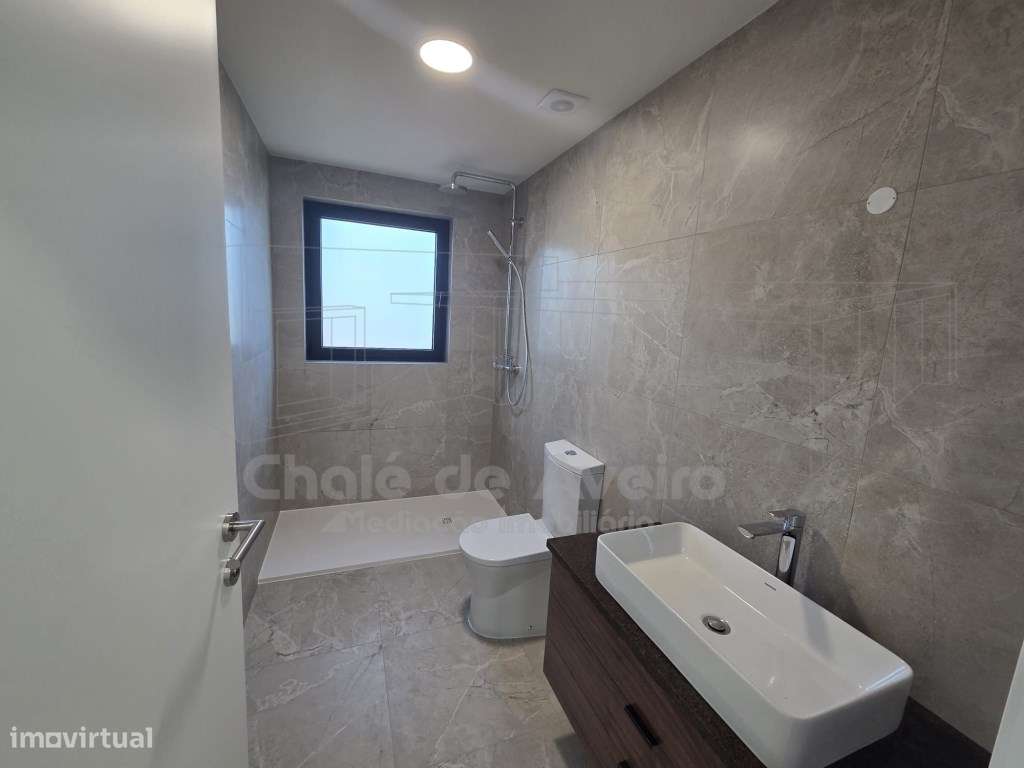 Moradia unifamiliar geminada T3, de 2 pisos, com garagem, anexos e ...-26