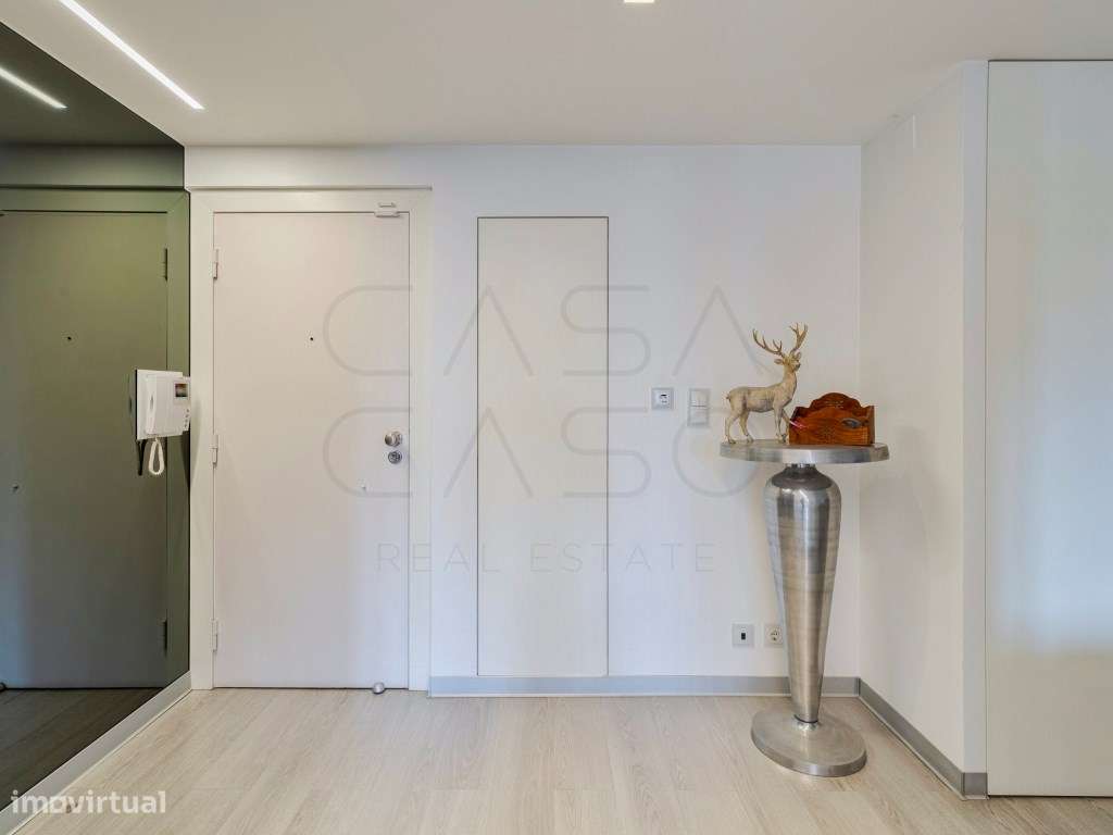 Apartamento T2+ 1 mobilado e equipado com parqueamento - Grande imagem: 2/25