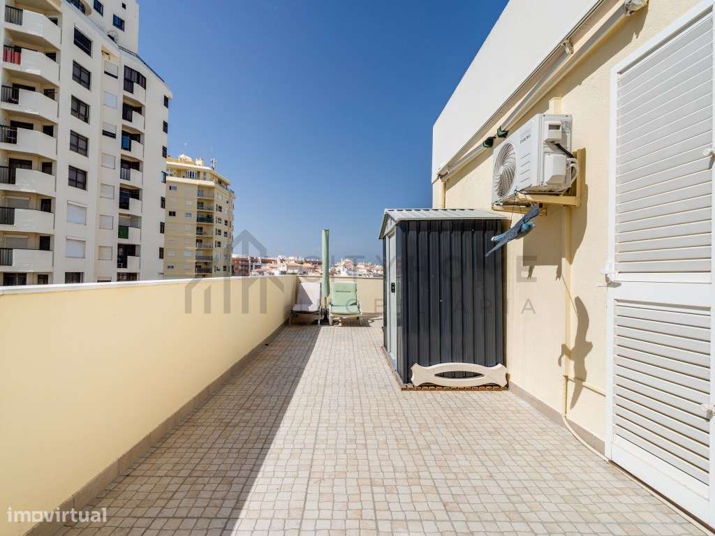 Apartamento T3 Duplex Renovado com Vista Mar-28