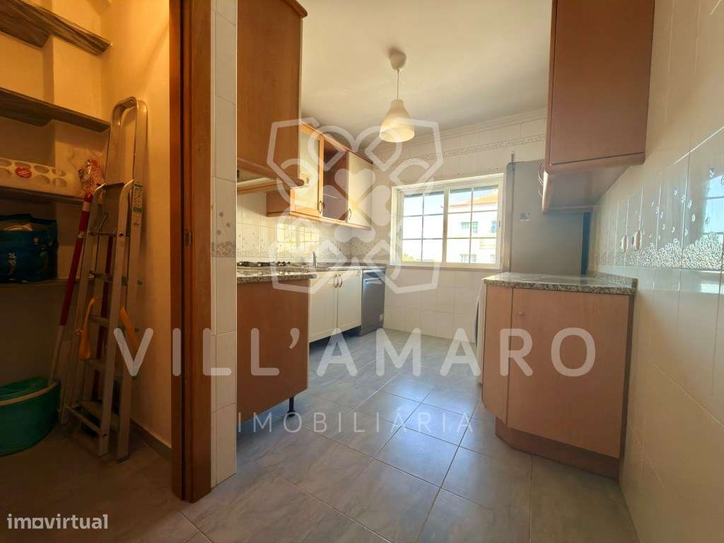 Apartamento T3 com Varanda, Arrecadação e Parqueamento-6