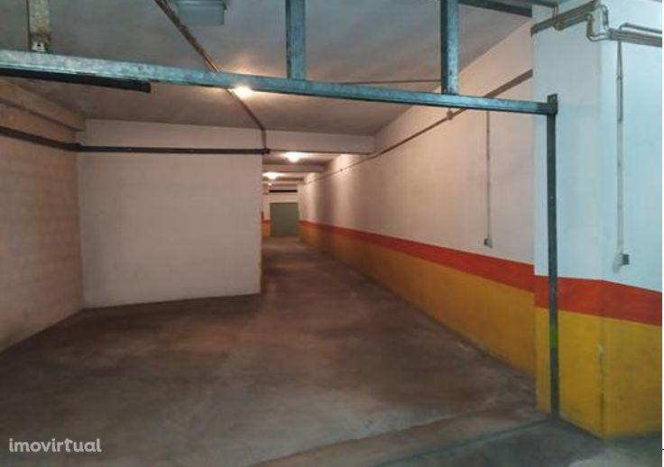 Garagen e estacionamento em São João da Madeira, São João da Madeira