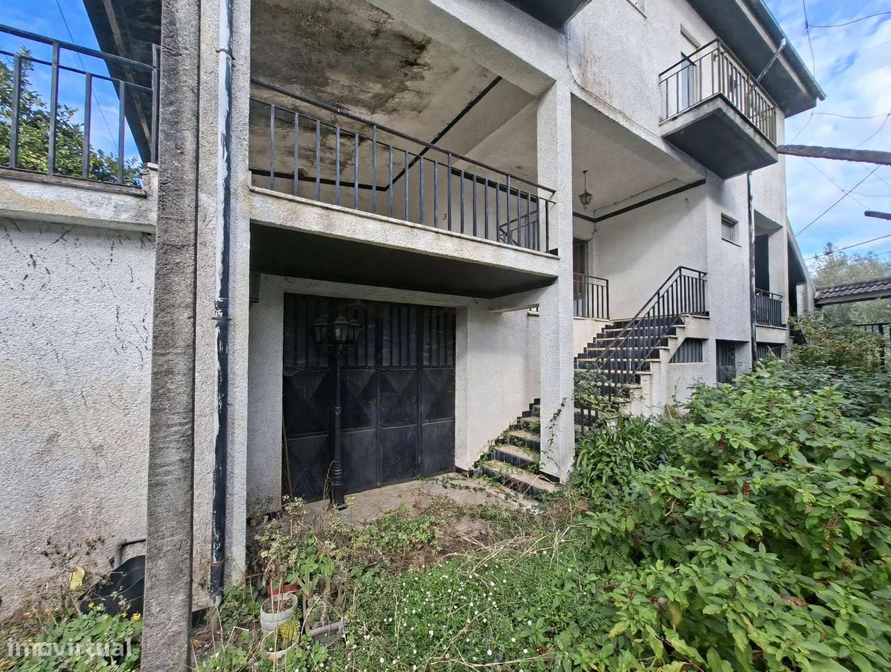 Moradia de 3 pisos com 1000m² de terreno, T3, 2 WC em Serafão, Fafe.-2