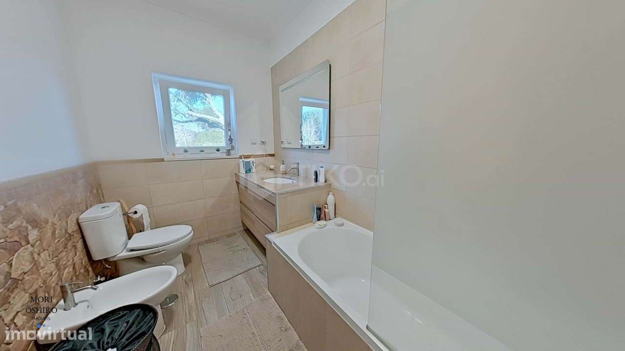 MORADIA T4 218M² EM TERRENO 1.044M² COM PISCINA EM CONDOMÍNIO GOLFE SA-37