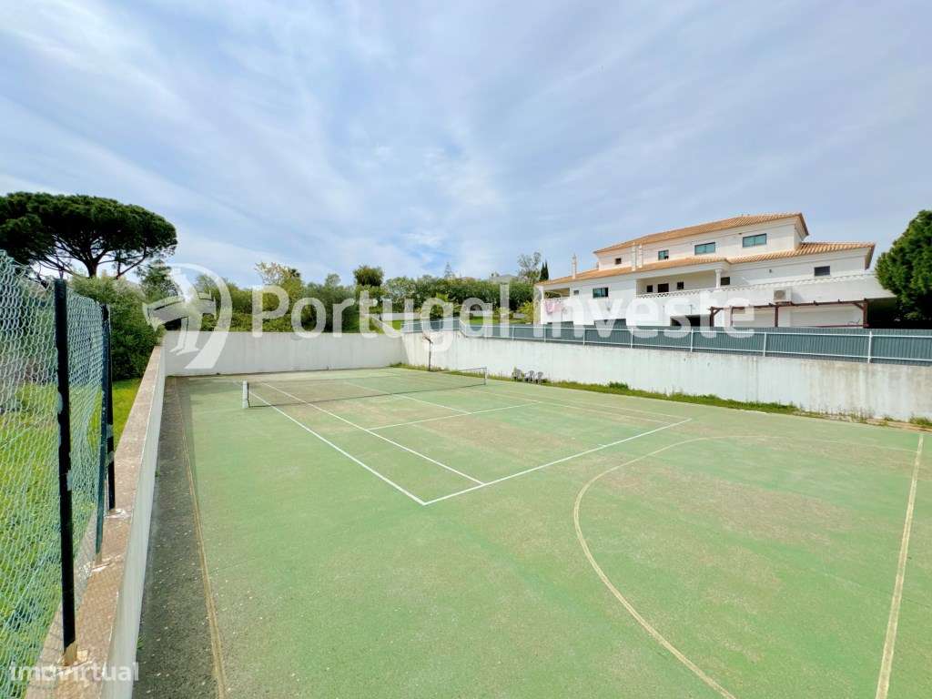 Moradia de Luxo com 3 Suites + T1 Independente em Condomínio com Pi...-35