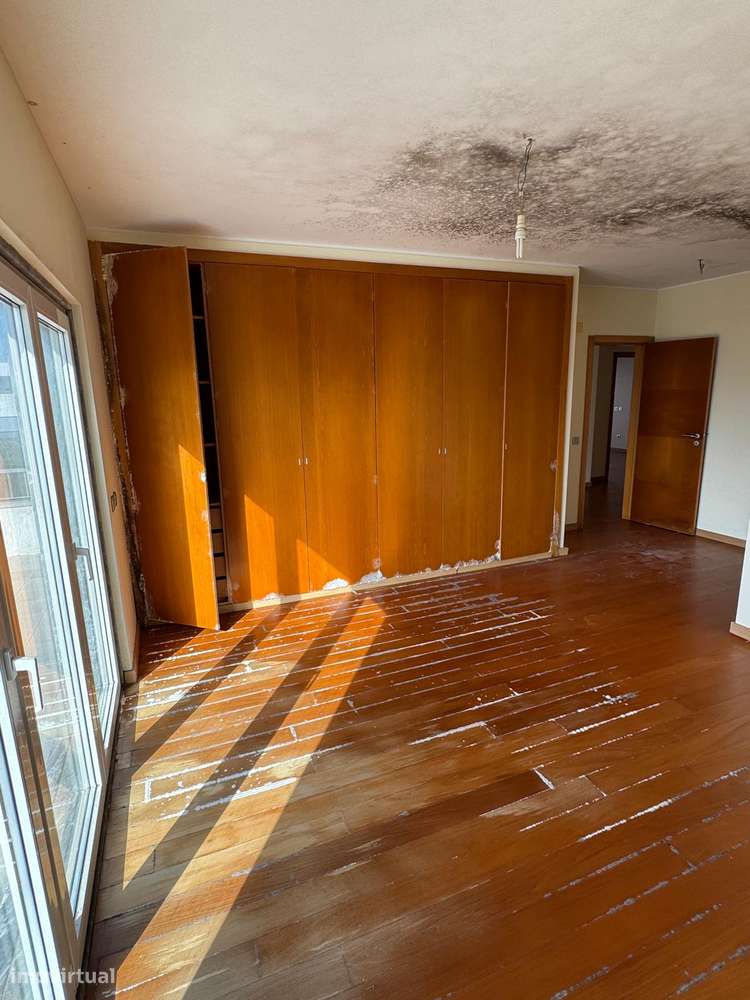 Moradia T5 com piscina, garagem e vista mar em Ericeira-10