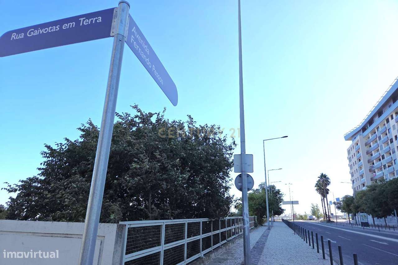 Luxuoso T1 Renovado em Lisboa com Garagem e Luz Natural - Grande imagem: 5/43