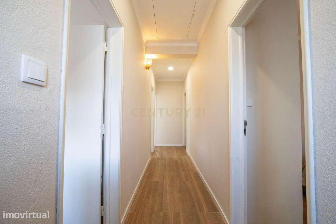 Moradia T2 Renovada, com 119 m² de Logradouro-6