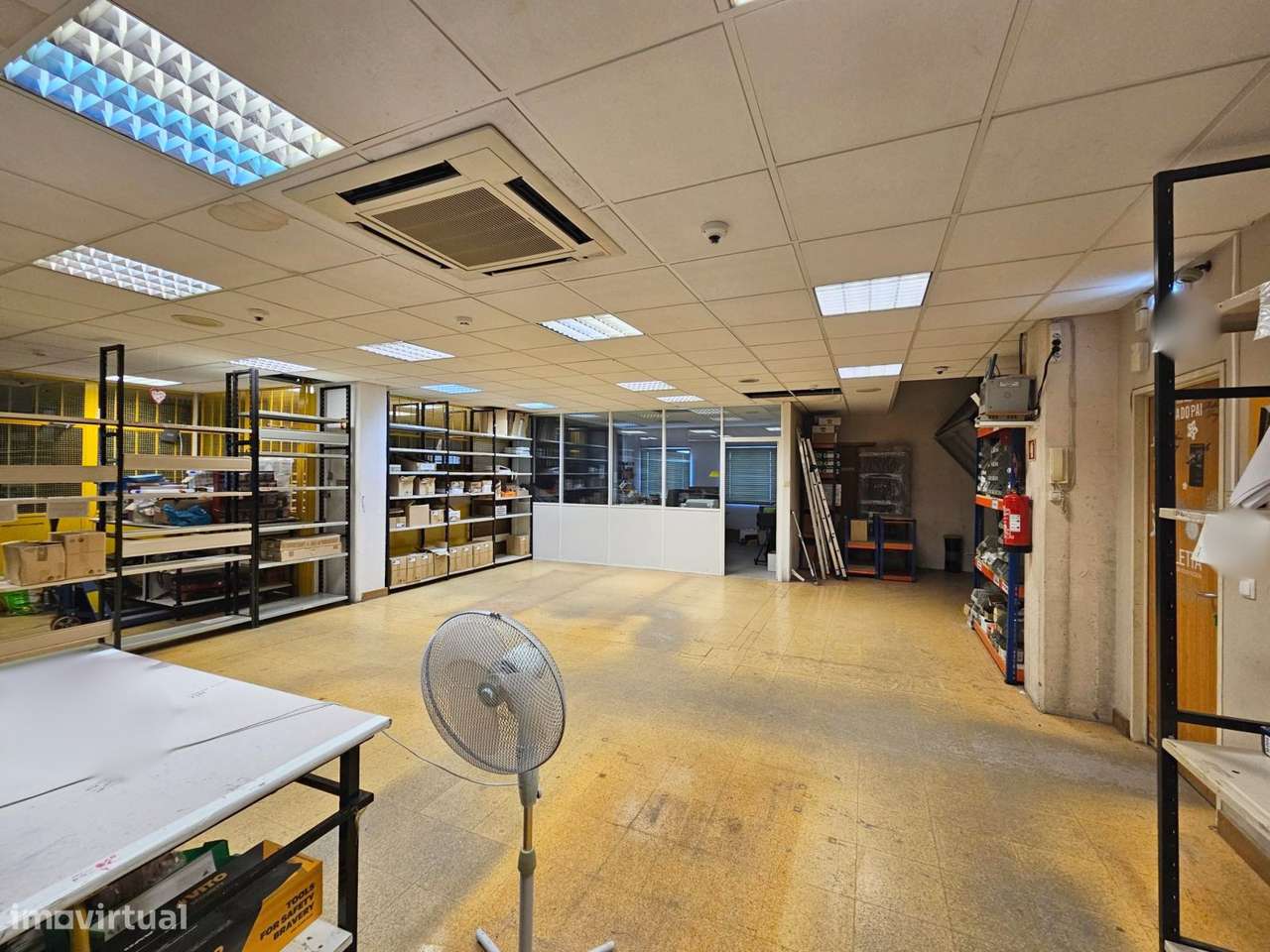 Escritório com Armazém Venda Carnaxide | 1.520 m2 | 11 Estac-18