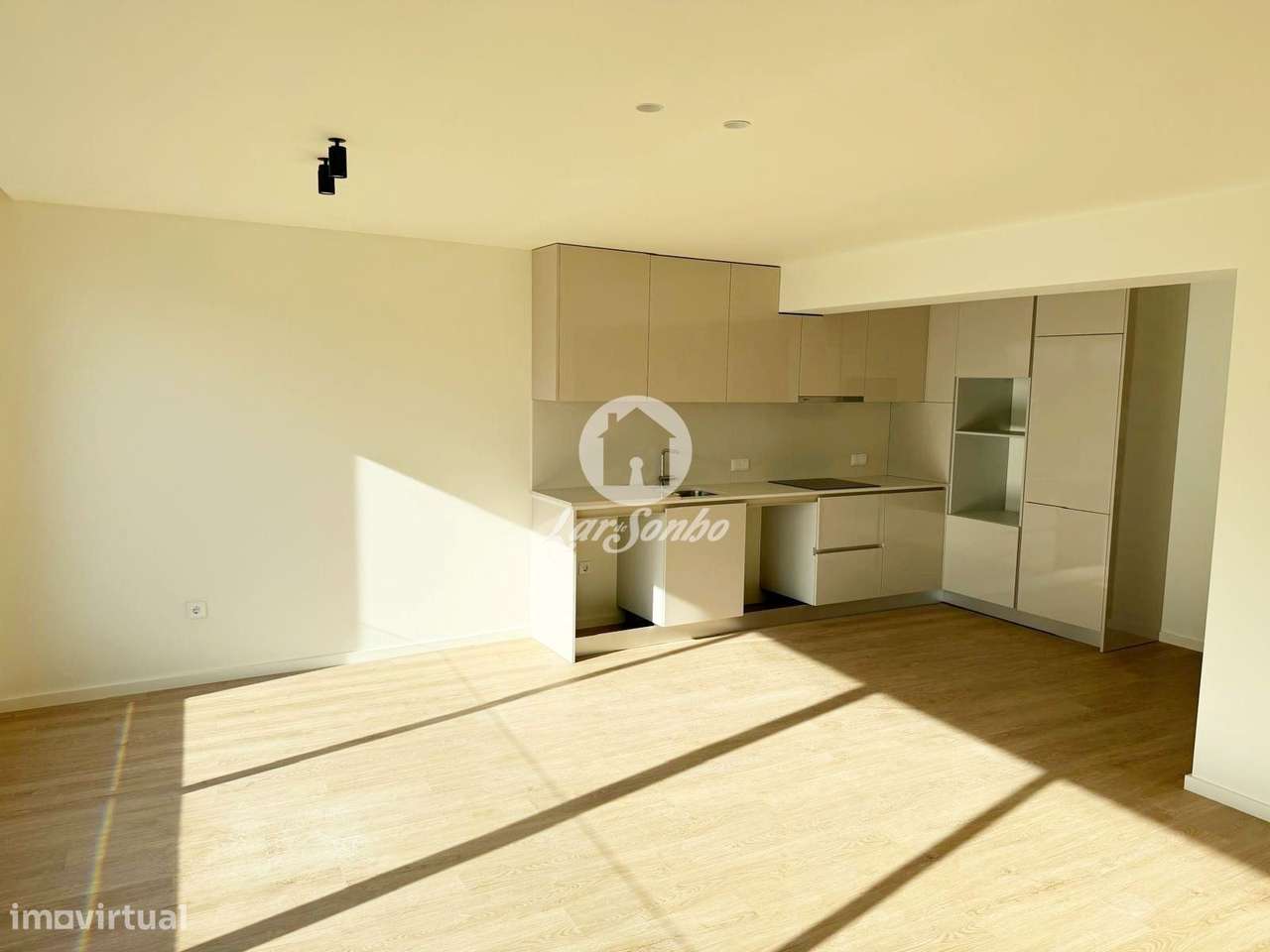 Apartamento T2 Como Novo no Centro da Póvoa de Varzim - Grande imagem: 2/21