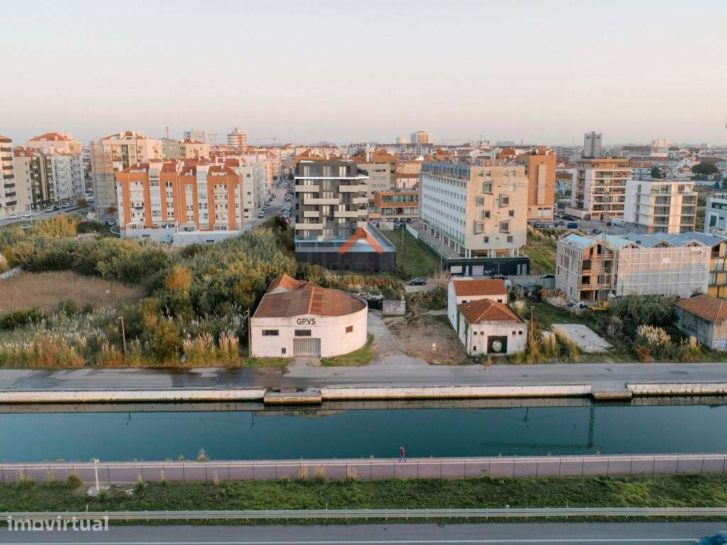 Apartamento T3 com 2 lugares de garagem e arrumo fechado Viva o mel...-4