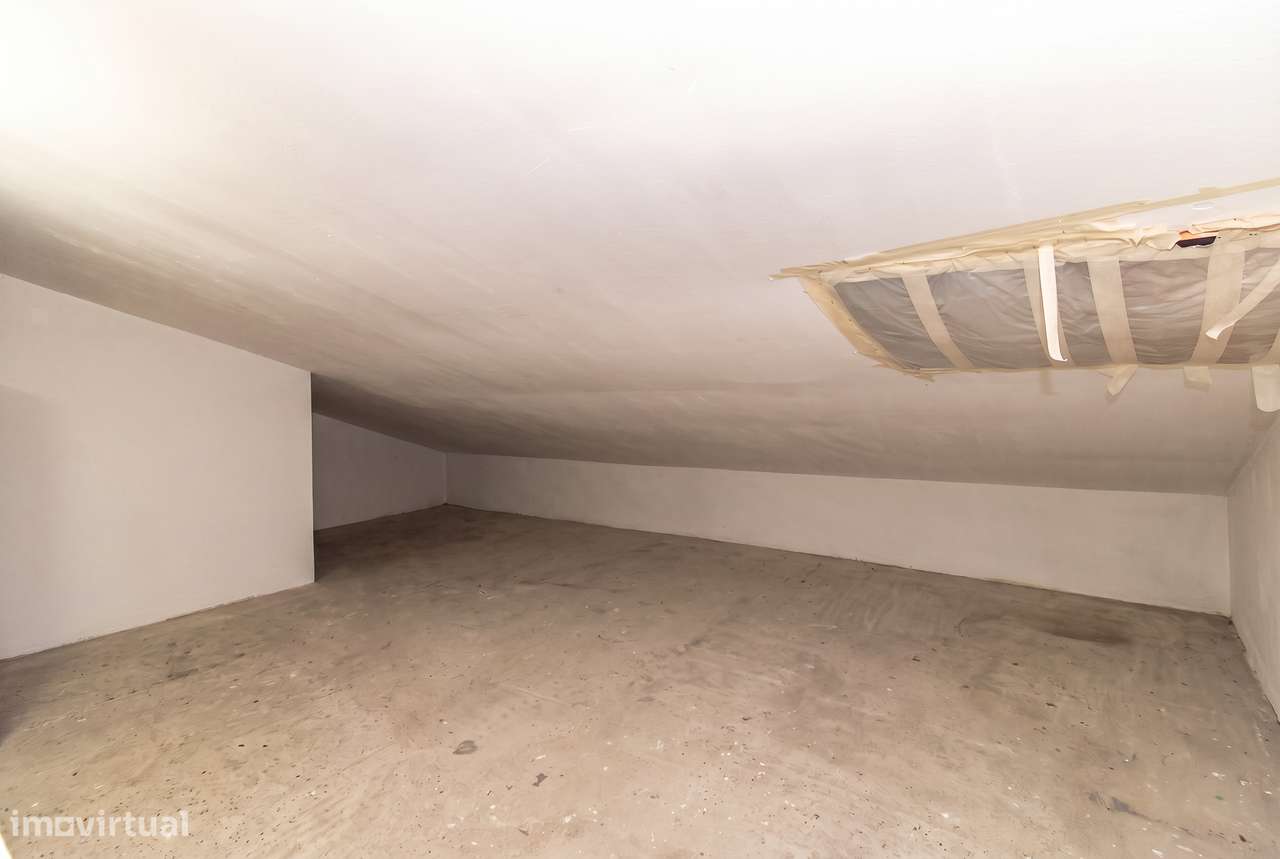 Moderno apartamento T3 com parqueamento e arrecadação-41