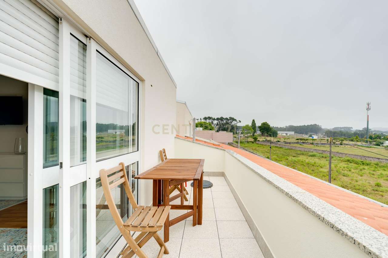 T2+2 Duplex c/ Sótão amplo (248m²) | S. Félix Marinha-24