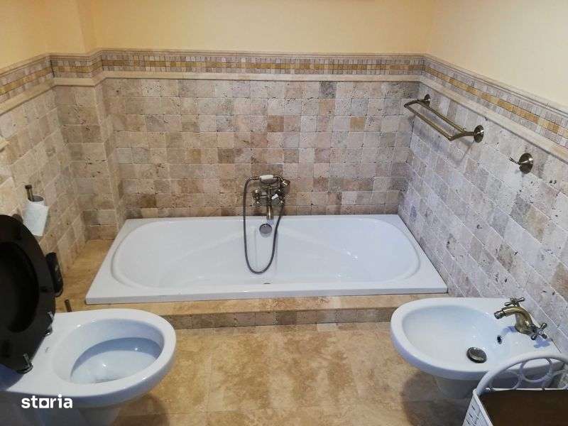 Proprietar inchiriez vila a Copou-Sararie (Exclusive) 5+ camere - Imagine principală: 5/8