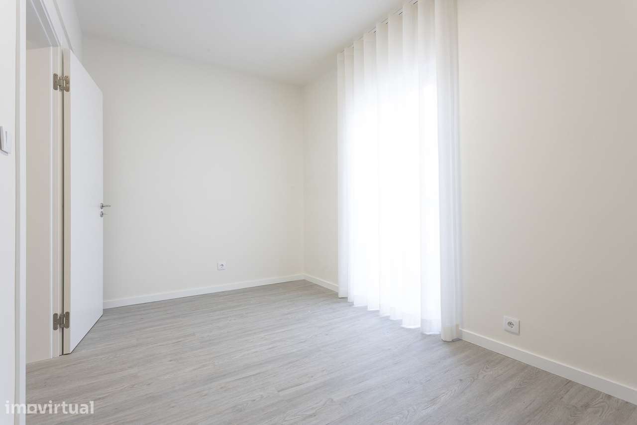 Arrenda - T2 com varanda - totalmente remodelado - Campolide - Grande imagem: 5/14