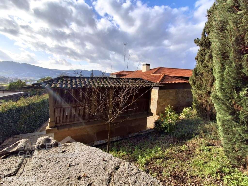 Moradia T4 em pedra, com piscina em Airó - Barcelos-44