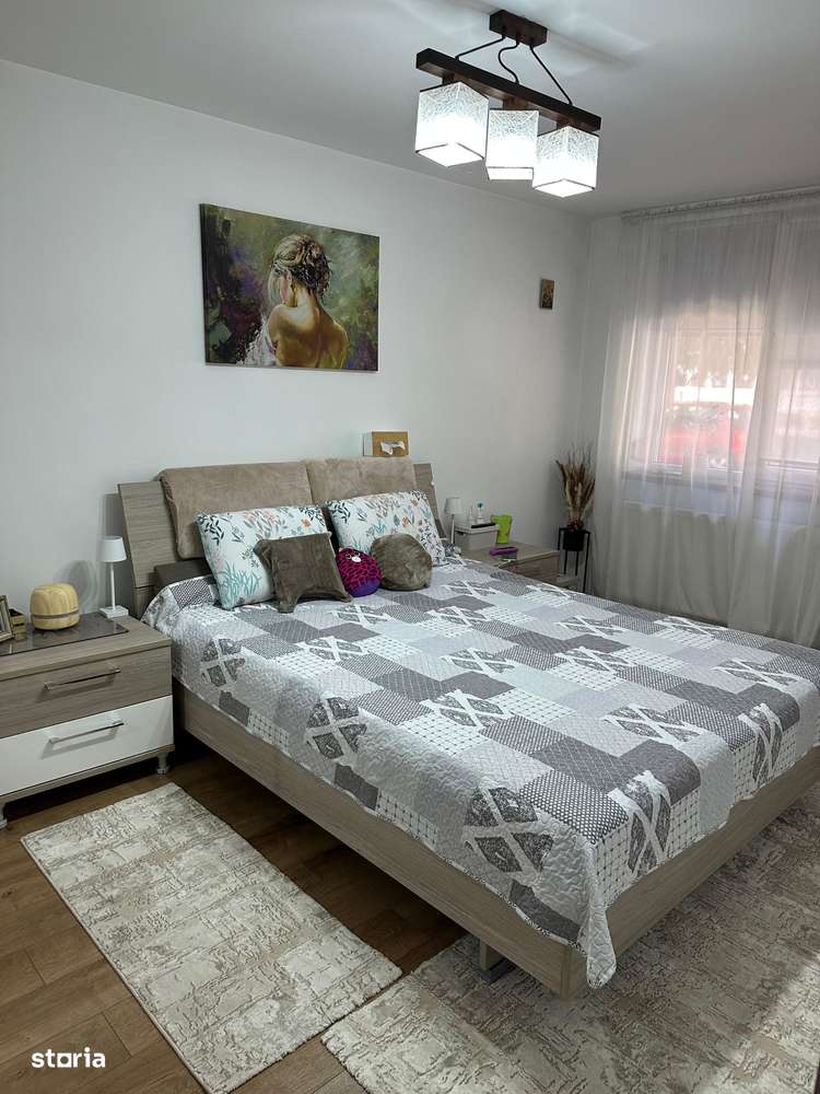 De vanzare 3 camere renovată, zona Madam Pop, 74.000 euro - Imagine principală: 4/18