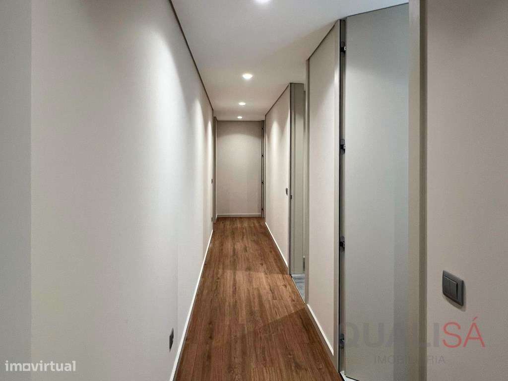 Apartamento T4 novo com logradouro e garagem em S. Vicente no centr...-28