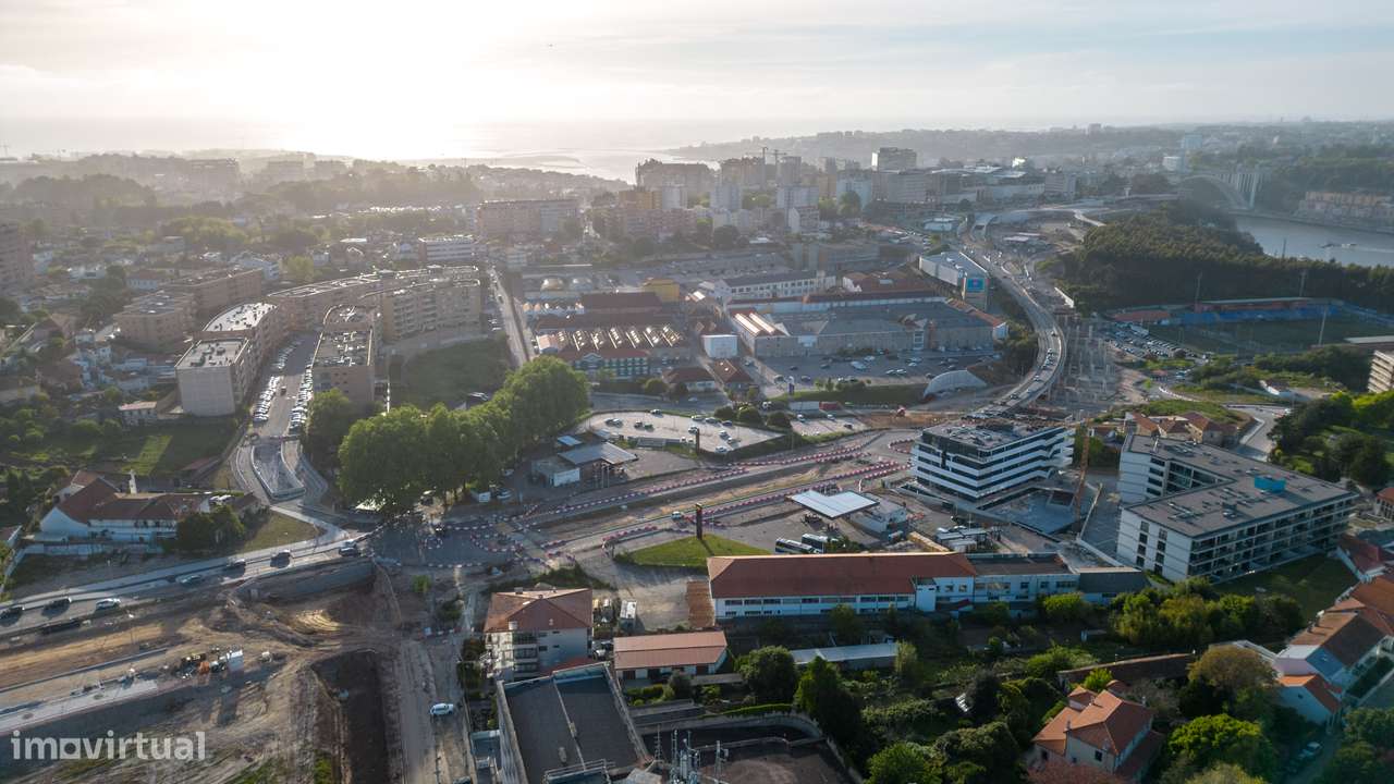 T2 +1 com 102 m² | Varanda | Perto do Metro e Baixa Ribeirinha-20