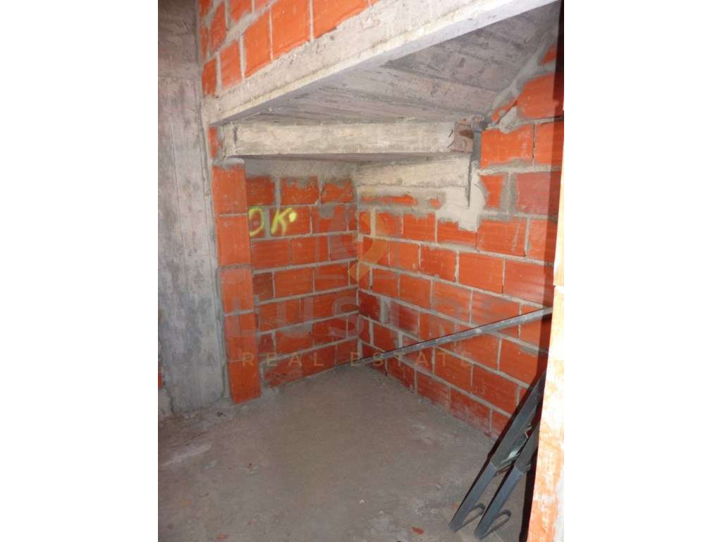 Moradia T3 em construção com logradouro e garagem em Sesimbra-15