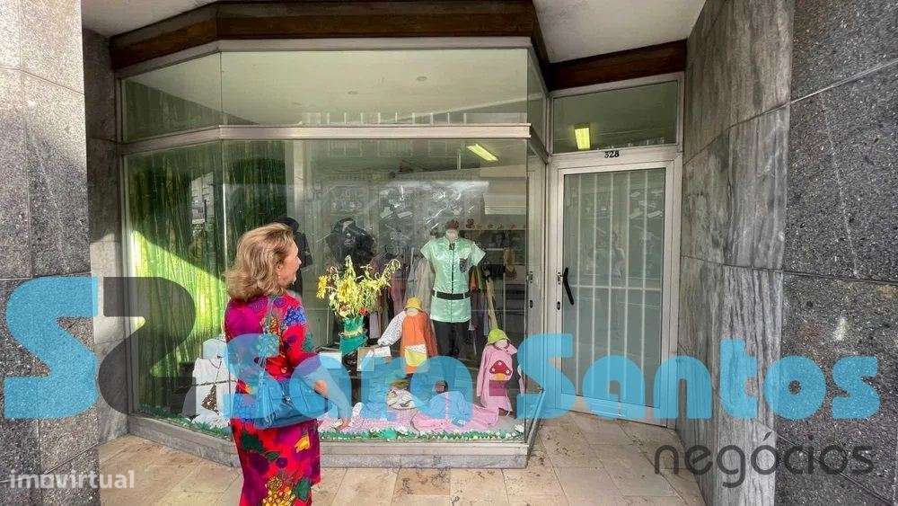 Loja C/Terraço junto ao Metro-Porto - Grande imagem: 3/4