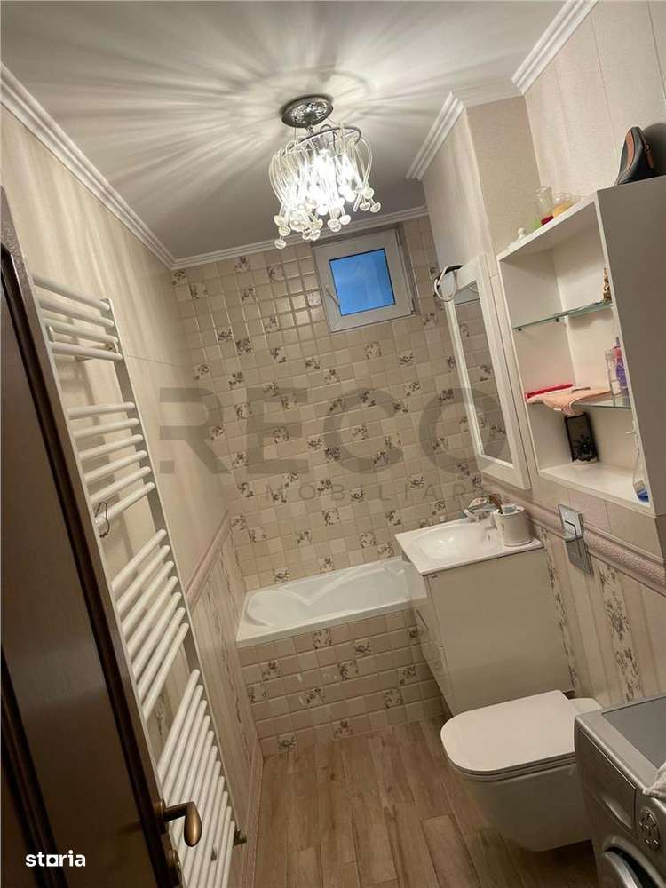 Apartament 3 camere, pe Splaiul Crisanei - Imagine principală: 4/5